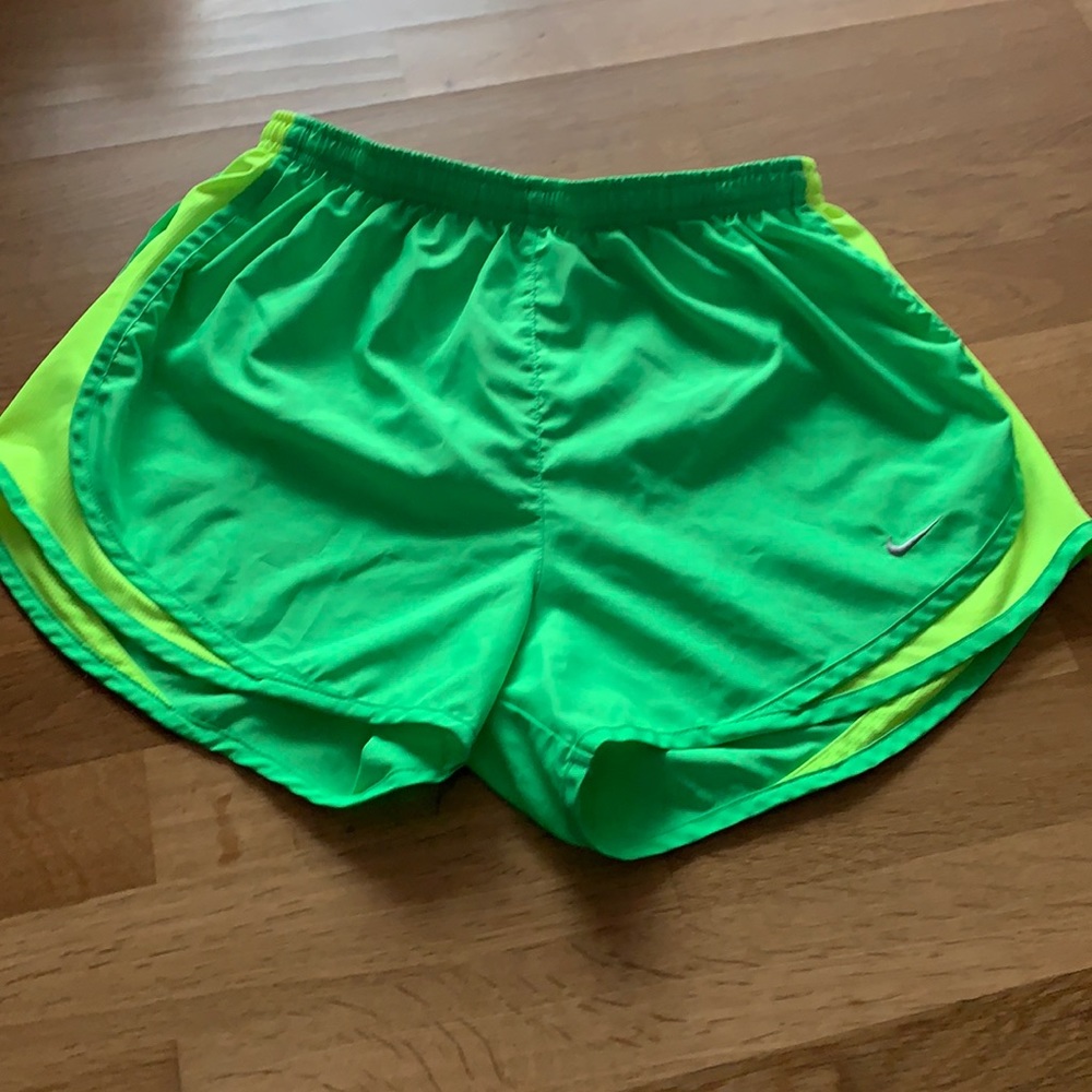 NIKE RUNNING SHORT SIZE M